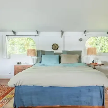 Before Making A Request, Read My Host Profile At Bottom Of Page # 250 M2 House On Water