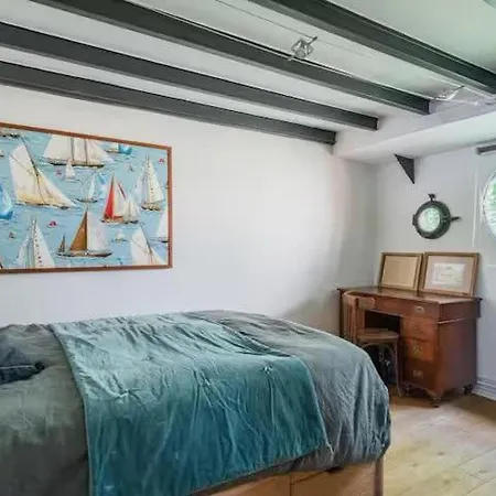 Before Making A Request, Read My Host Profile At Bottom Of Page # 250 M2 House On Water