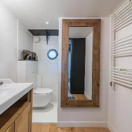Before Making A Request, Read My Host Profile At Bottom Of Page # 250 M2 House On Water Saint-Cloud